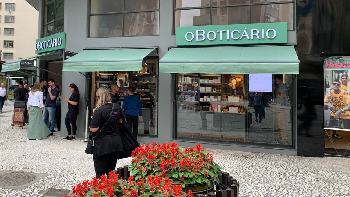 toldo-retratil-lona-pvc-boticario